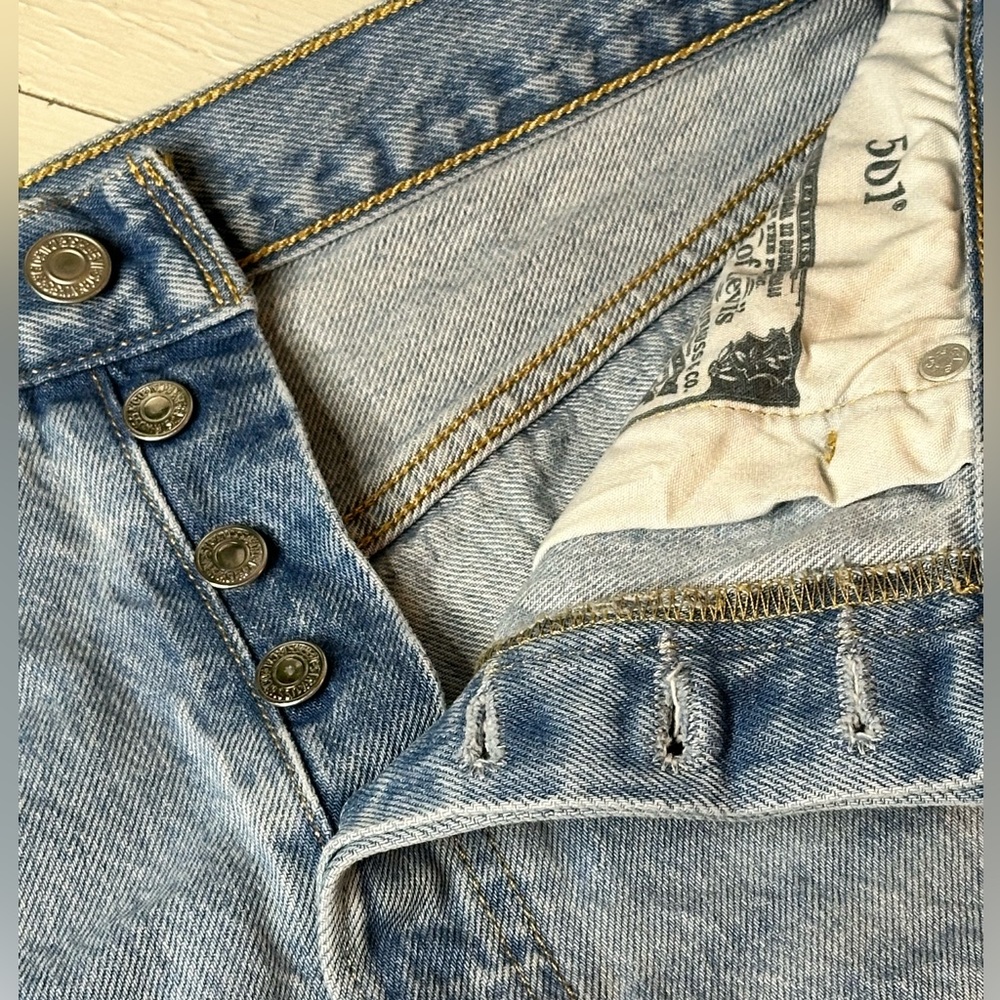 Like New Levi’s 501 Light Blue Cutoff Shorts - Picture 7 of 10